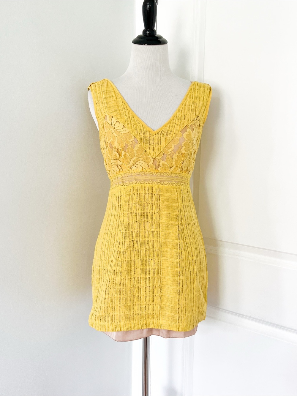 Tracy Reese Sunflower Yellow Lace V-Neck Mini Dress - Size 2